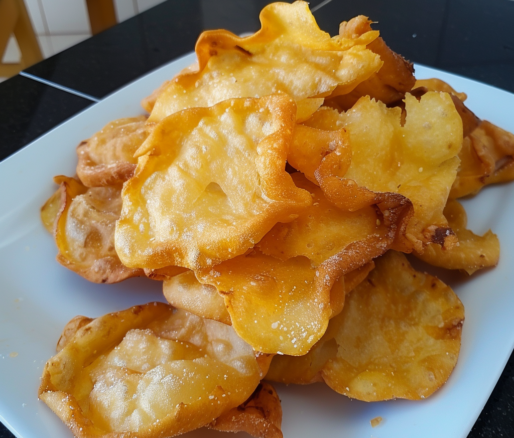 Un plato de hojaldras recién fritas, receta de Chef Goya