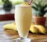 Una vaso con piña colada, si deseas una bebida refresacante para un dia caluroso, receta de Chef Goya.